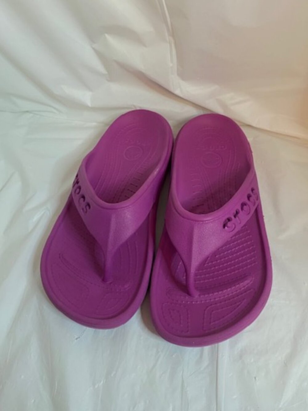 Crocs Baya Flip Flops in Pink, (UNISEX) Men's size 5/Women's size 7